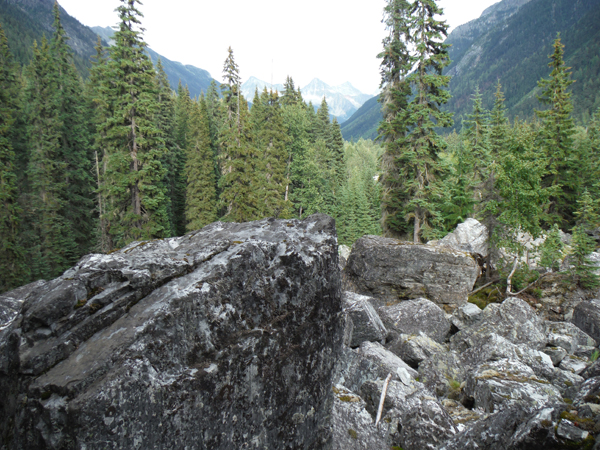 Big boulders on the Rock Garden trail