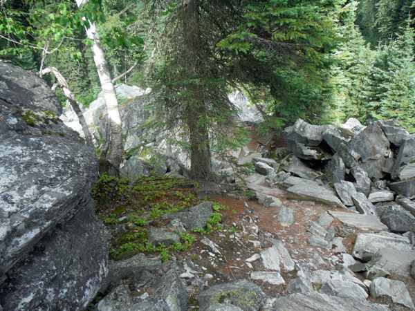 Big boulders on the Rock Garden trail