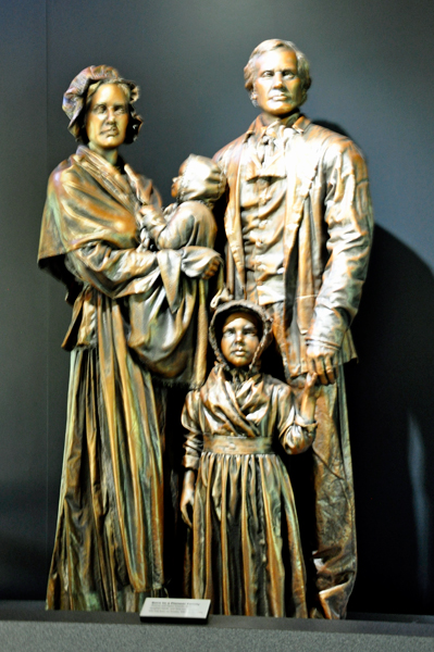 statues