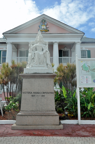 Victoria Regina et Imperatreix memorial statue