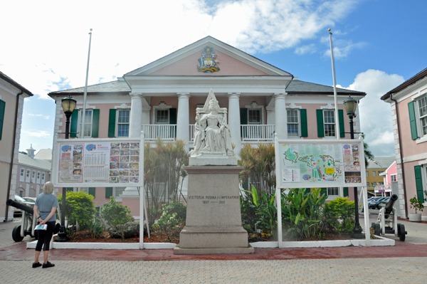 Victoria Regina et Imperatreix memorial statue