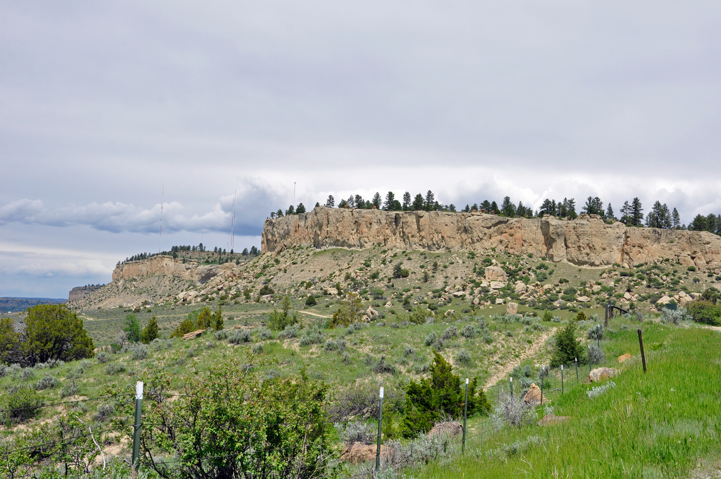 scenery on the way to Pictorgraph Cave State Park