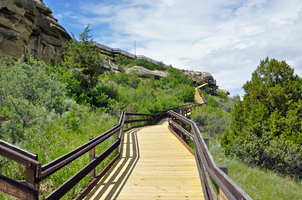 boardwalk to the top of Pompeys Pillar