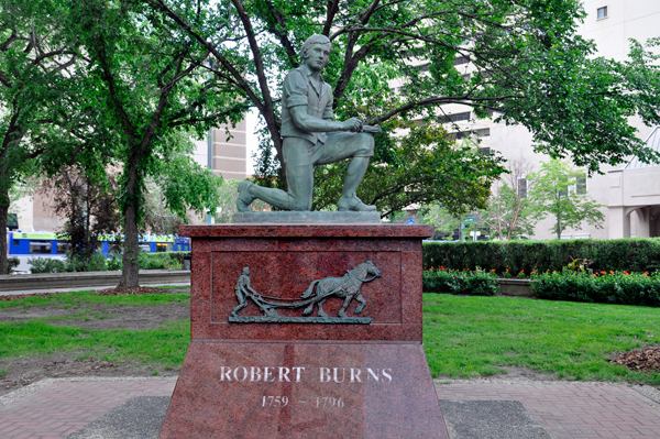 Robert Burns memorial statue