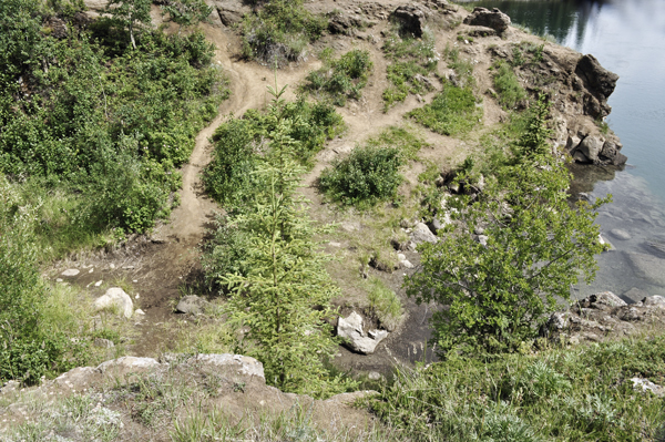 Looking straght down from the big rock at the trail below