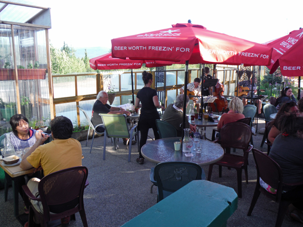 musicians in Cafe Balzam