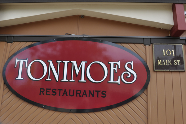 sign: Tonimoes REstaurant