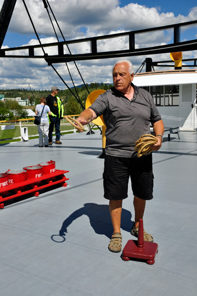 Lee trying the Ring Toss game