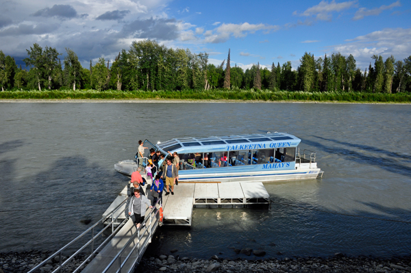 Mahay's Jet boat arriving at the island