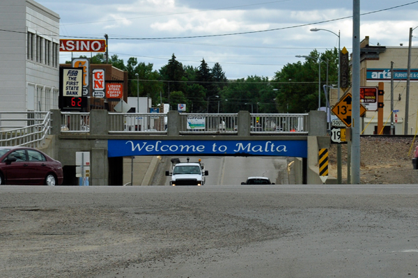 welcome to Malta sign on bridge