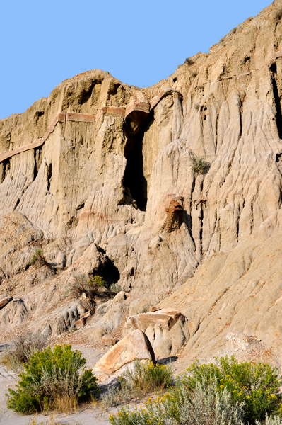 cliff with cannon ball concretions