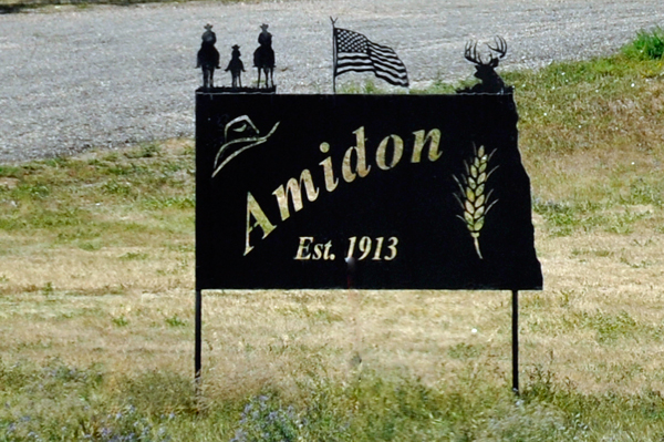 Amidon city limit sign