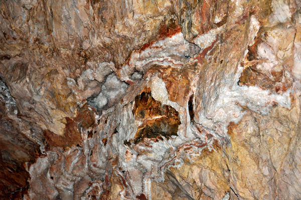 cave formations in Jewel Cave