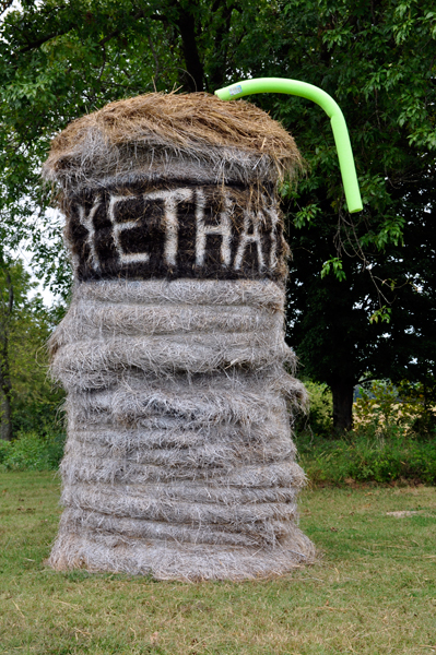 hay bale trail - Yetta