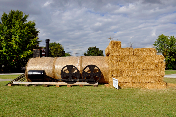 Hay Bale Trail Guthrie - train