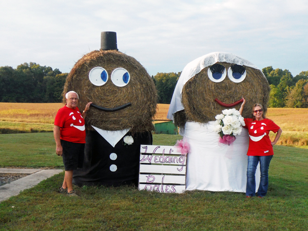 hay bale trail - bride and groom