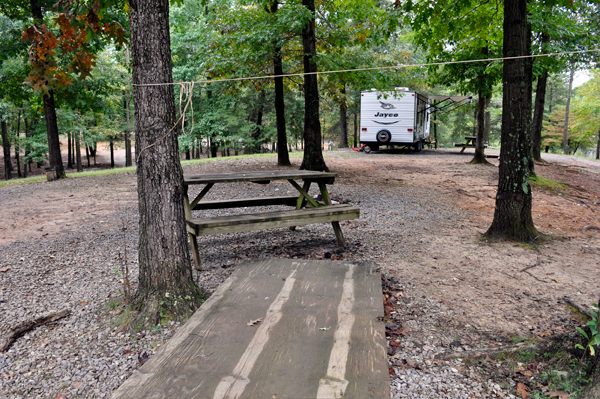 picnic table, clothesline