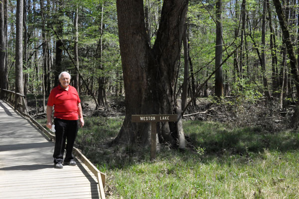 Lee Duquette by the Weston Lake sign