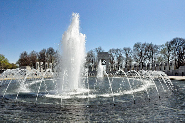 water fountain at the WW II Memorial