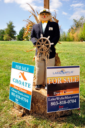 Lake Wylie scarecrow