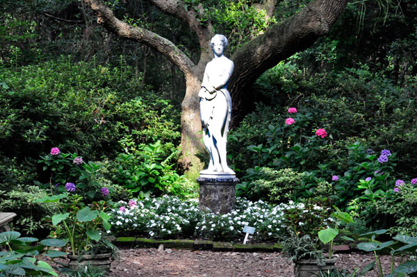 Virginia Dare Statue