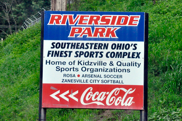 Riverside Park sign