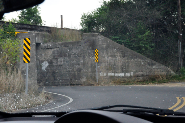 One lane bridge enterance