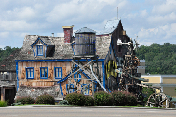 building in Pigeon Forge