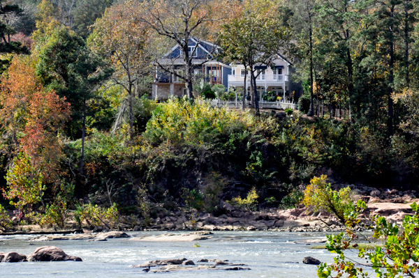 houses along Broad River