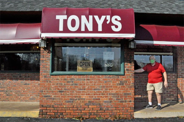 Lee Duquette entering Tony's