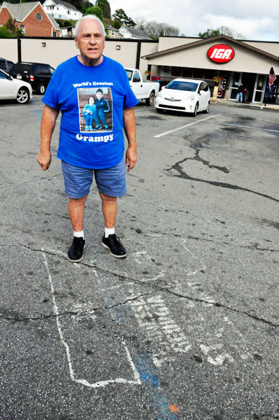 Lee Duquette standing in Georgia and Tennessee at the same time