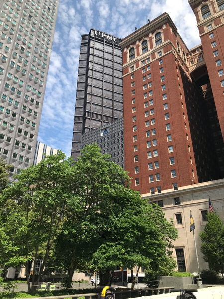 tall buildings in downtown Pittsburgh