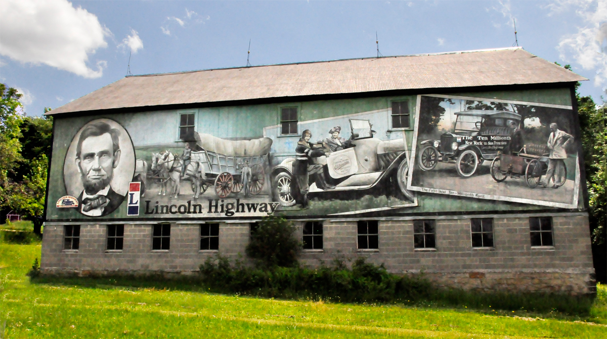 Lincoln Highway mural on a barn