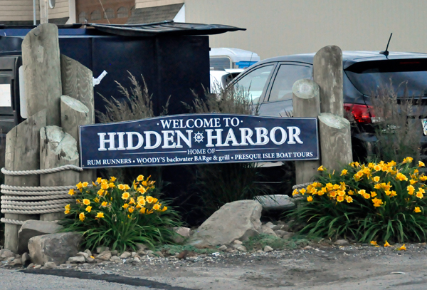 welcome to Hidden Harbor sign