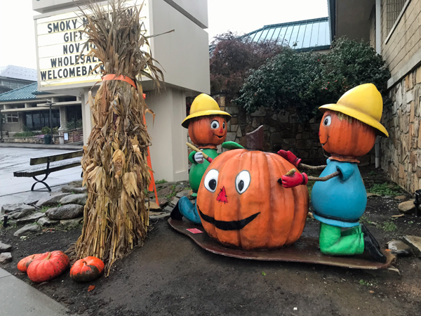 pumpkin heads painting a pumpkin