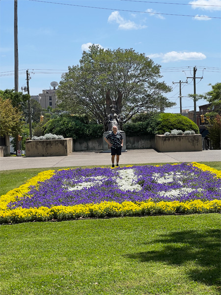 Lee Duquette, flowers, statue