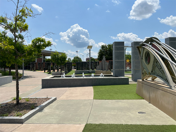 Courage monument and the Bubbling Fountain