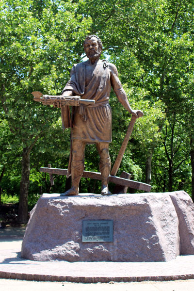 Lucius Quinctius Cincinnatus statue