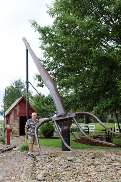 Lee Duquette and the World's Largest Pitchfork