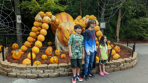 Pumpkin decorations in Dollywood