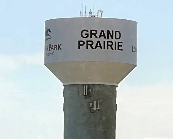 Grand Prairie waterpark water tower