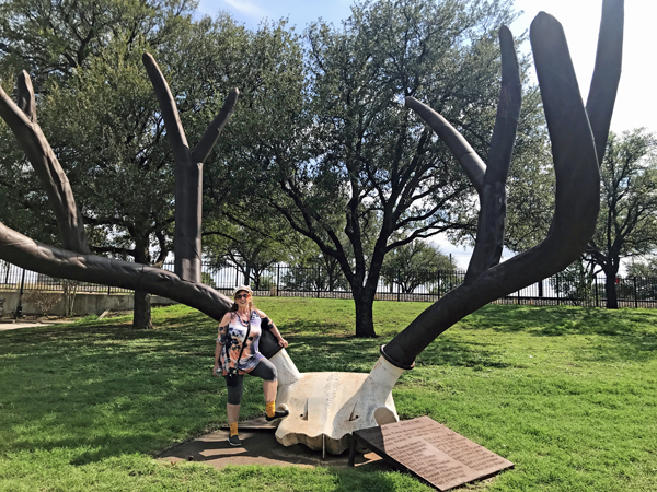 Karen Duqette and The desert Mule Deer Skull