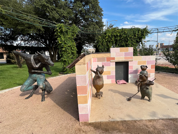 Three Little Pigs statues