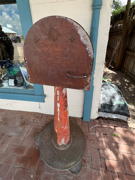 a weird U.S. mail box