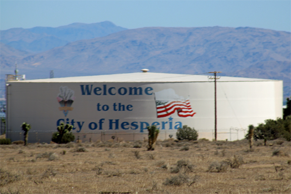 Hesperia water tank and welcome sign
