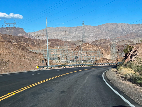 road to Hoover Dam