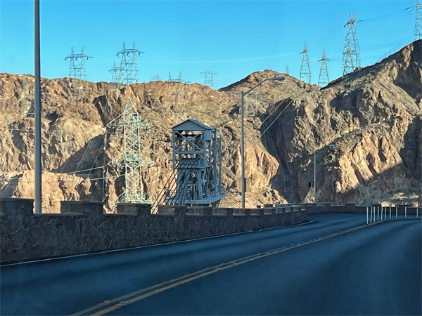 road to Hoover Dam
