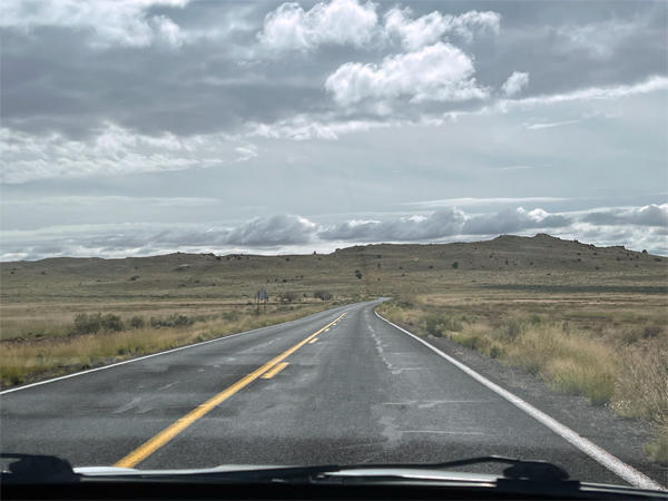 the road to the Meteor Crater