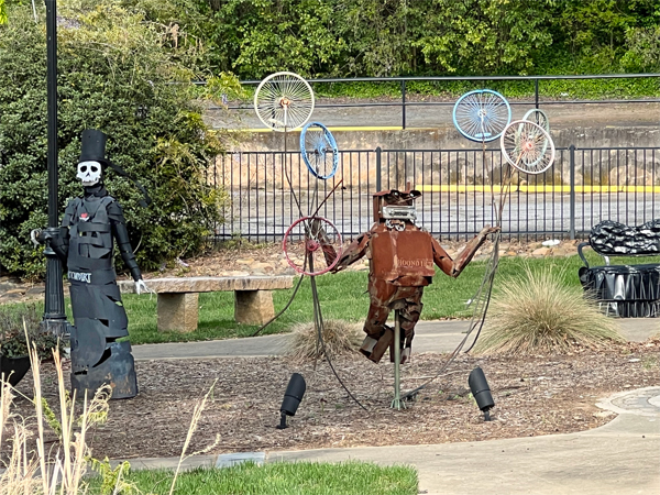 unique art statues in Glendale