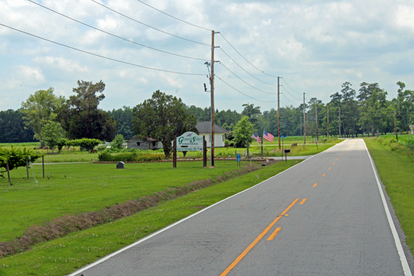 road and sign to Carrollwoods RV Park